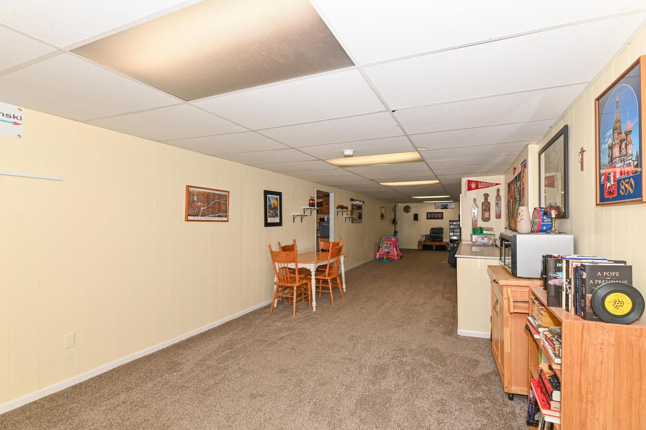 8706 West Burdick AVENUE