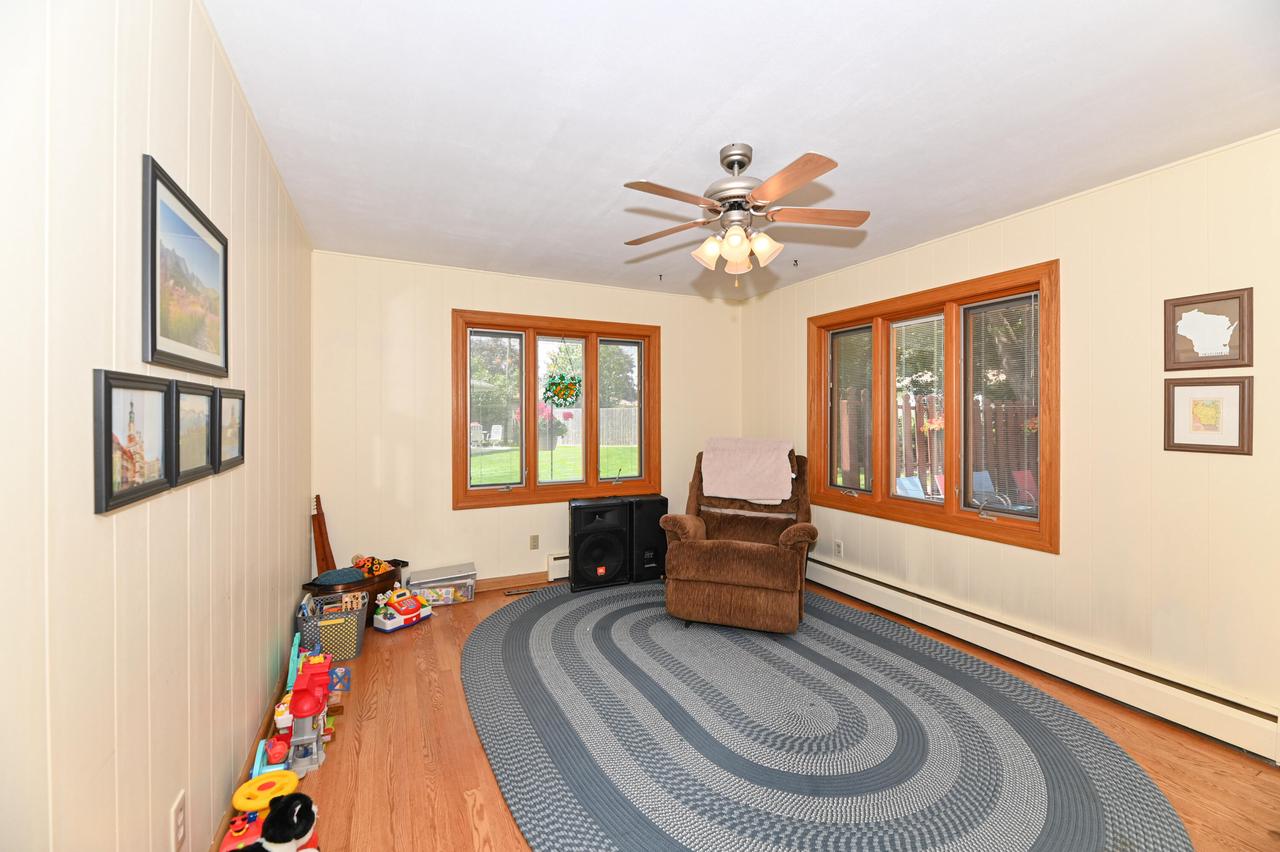 8706 West Burdick AVENUE