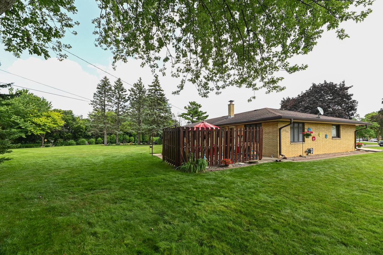 8706 West Burdick AVENUE