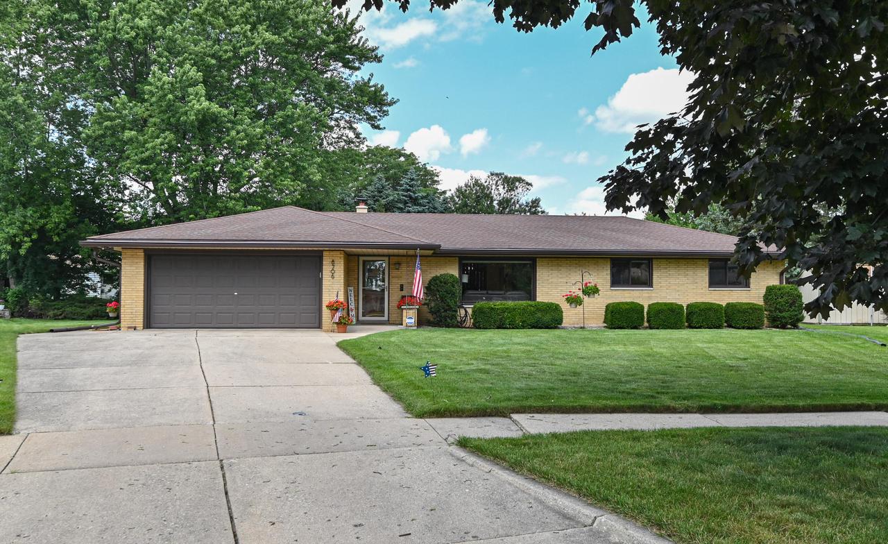 8706 West Burdick AVENUE