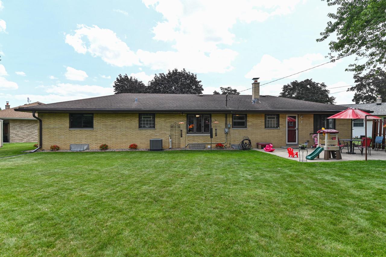 8706 West Burdick AVENUE