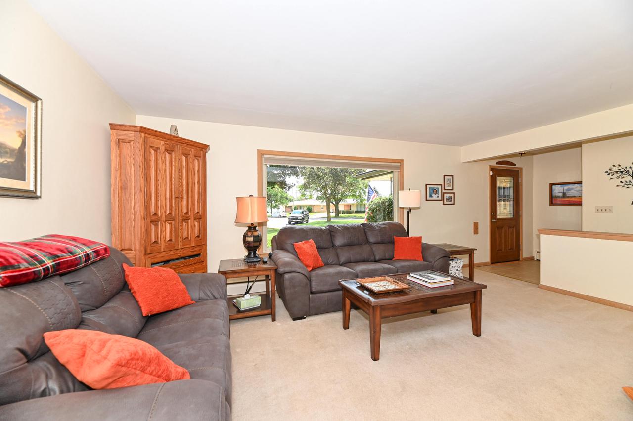 8706 West Burdick AVENUE