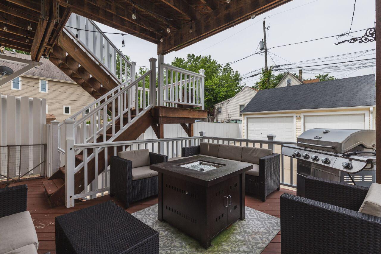 1675 North Franklin PLACE 1677