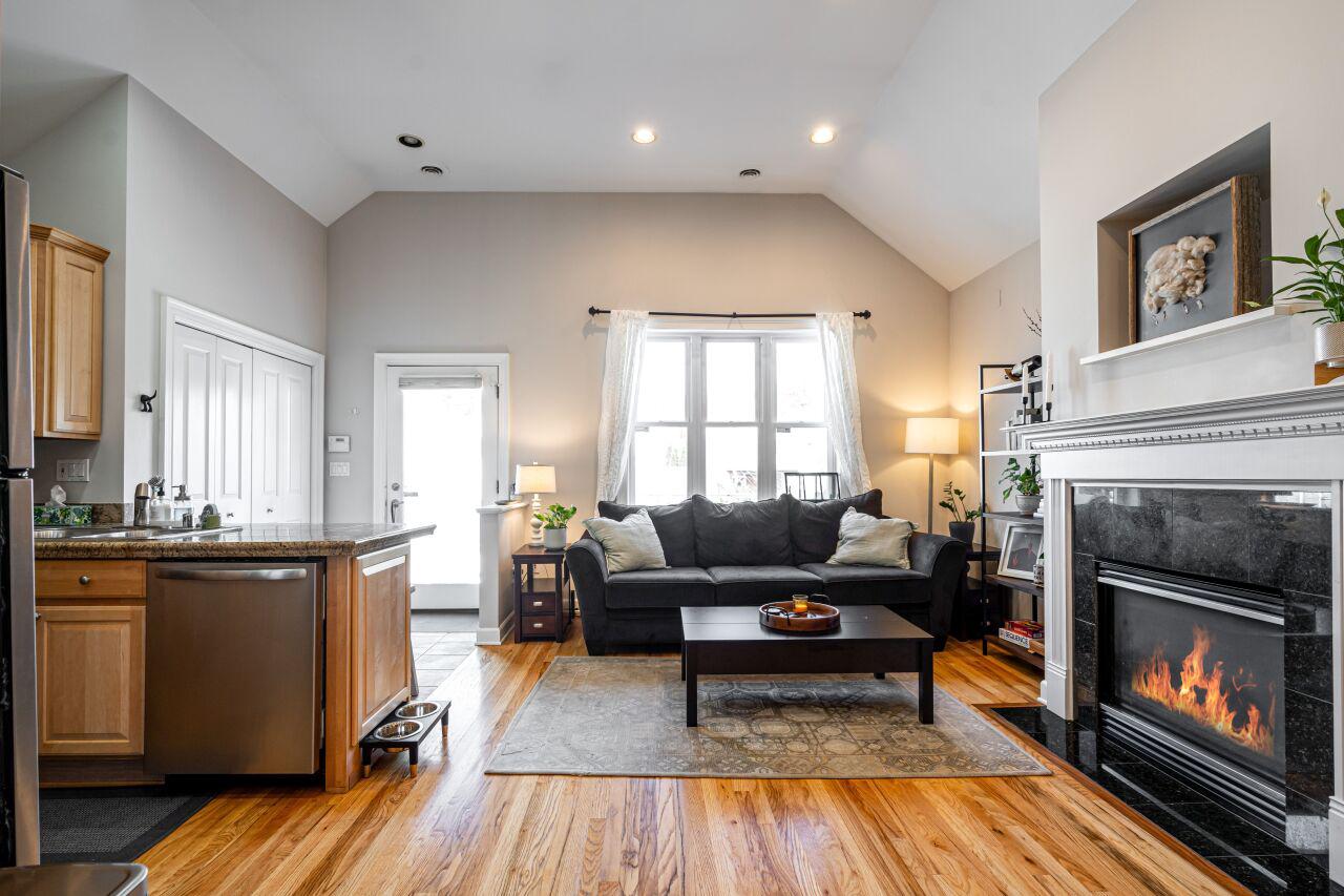 1675 North Franklin PLACE 1677