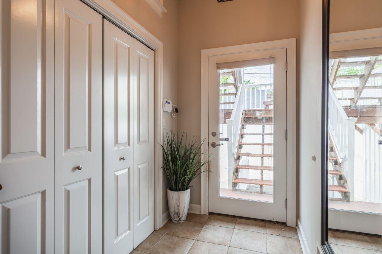 1675 North Franklin PLACE 1677