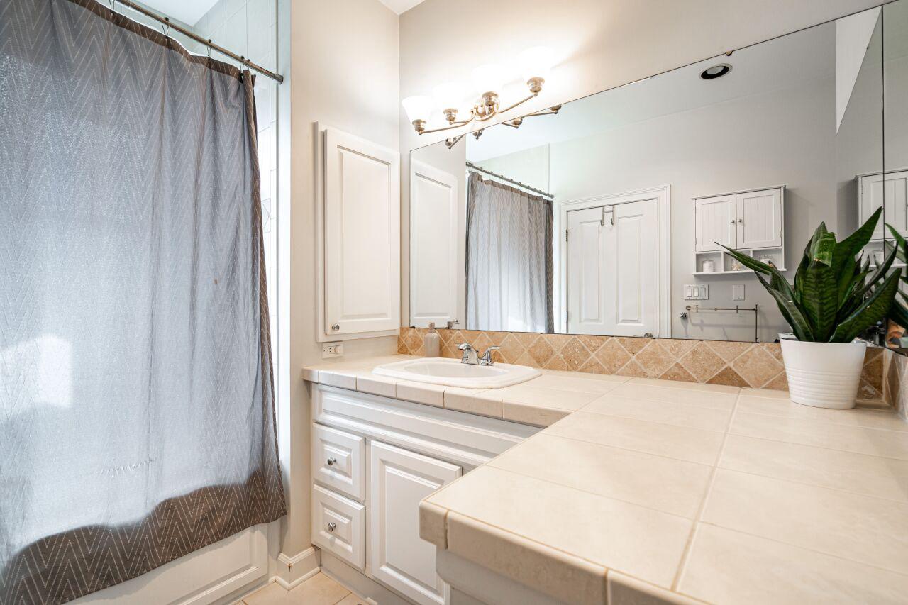 1675 North Franklin PLACE 1677