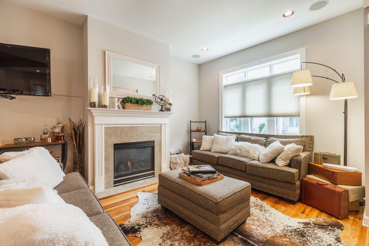 1675 North Franklin PLACE 1677