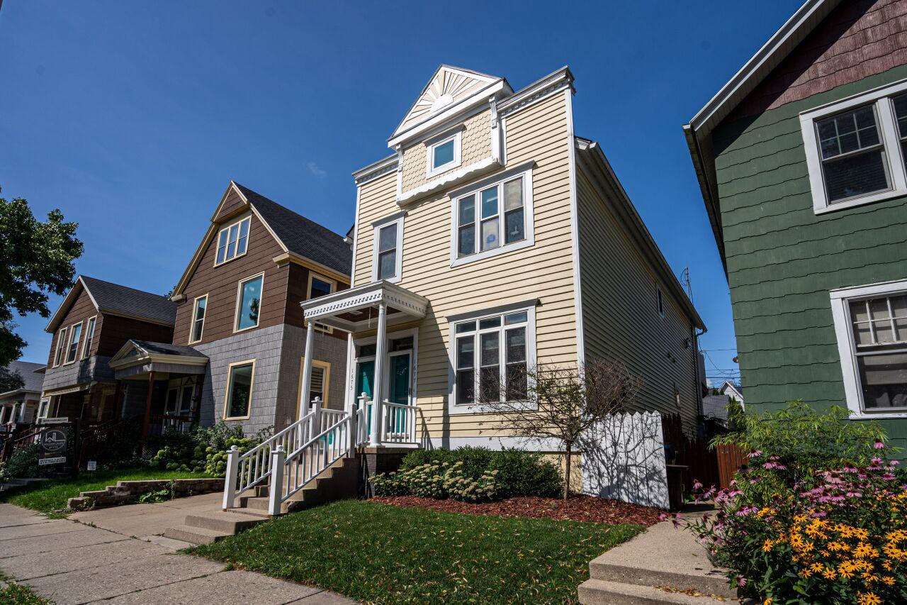 1675 North Franklin PLACE 1677