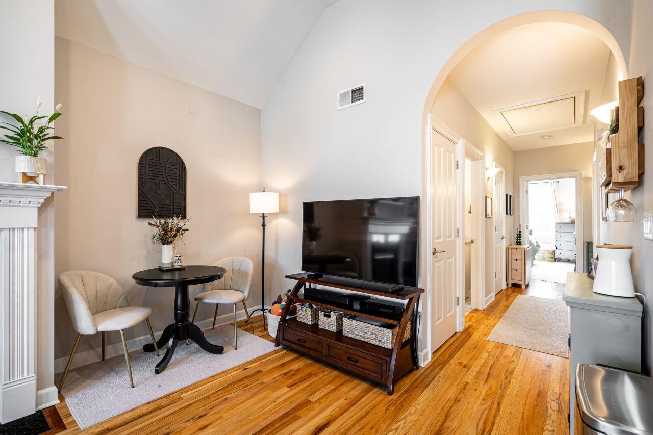 1675 North Franklin PLACE 1677