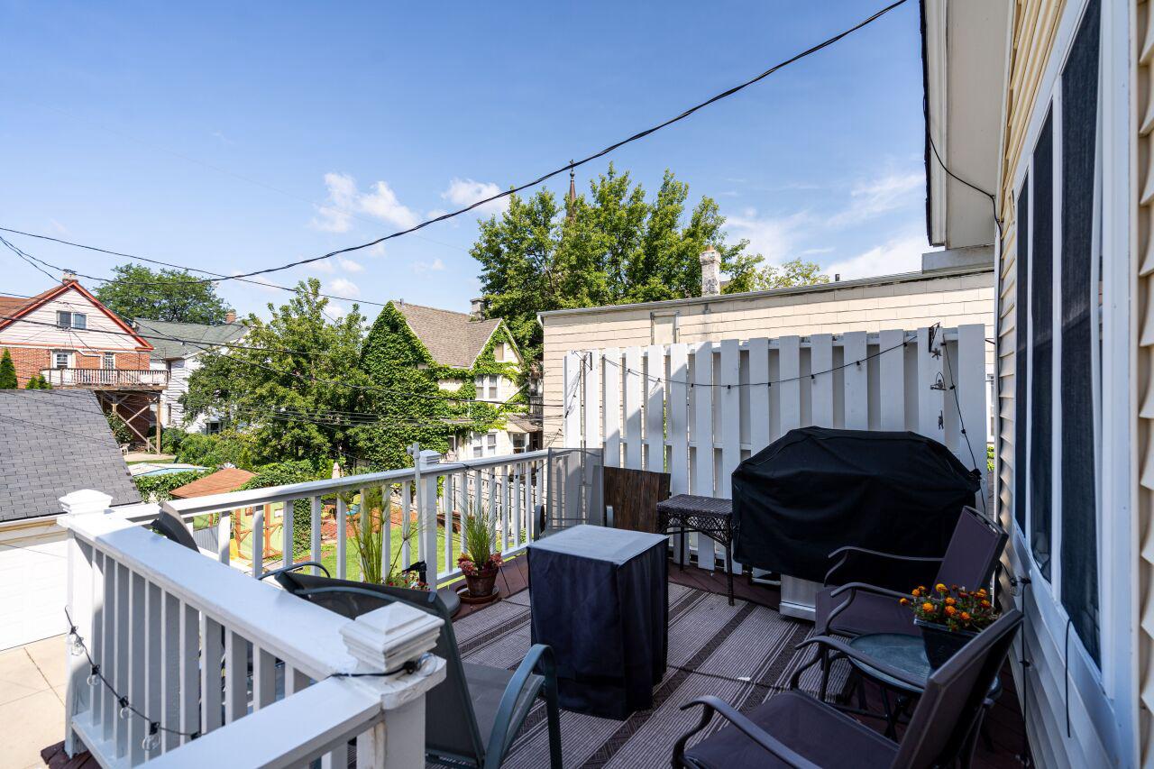 1675 North Franklin PLACE 1677