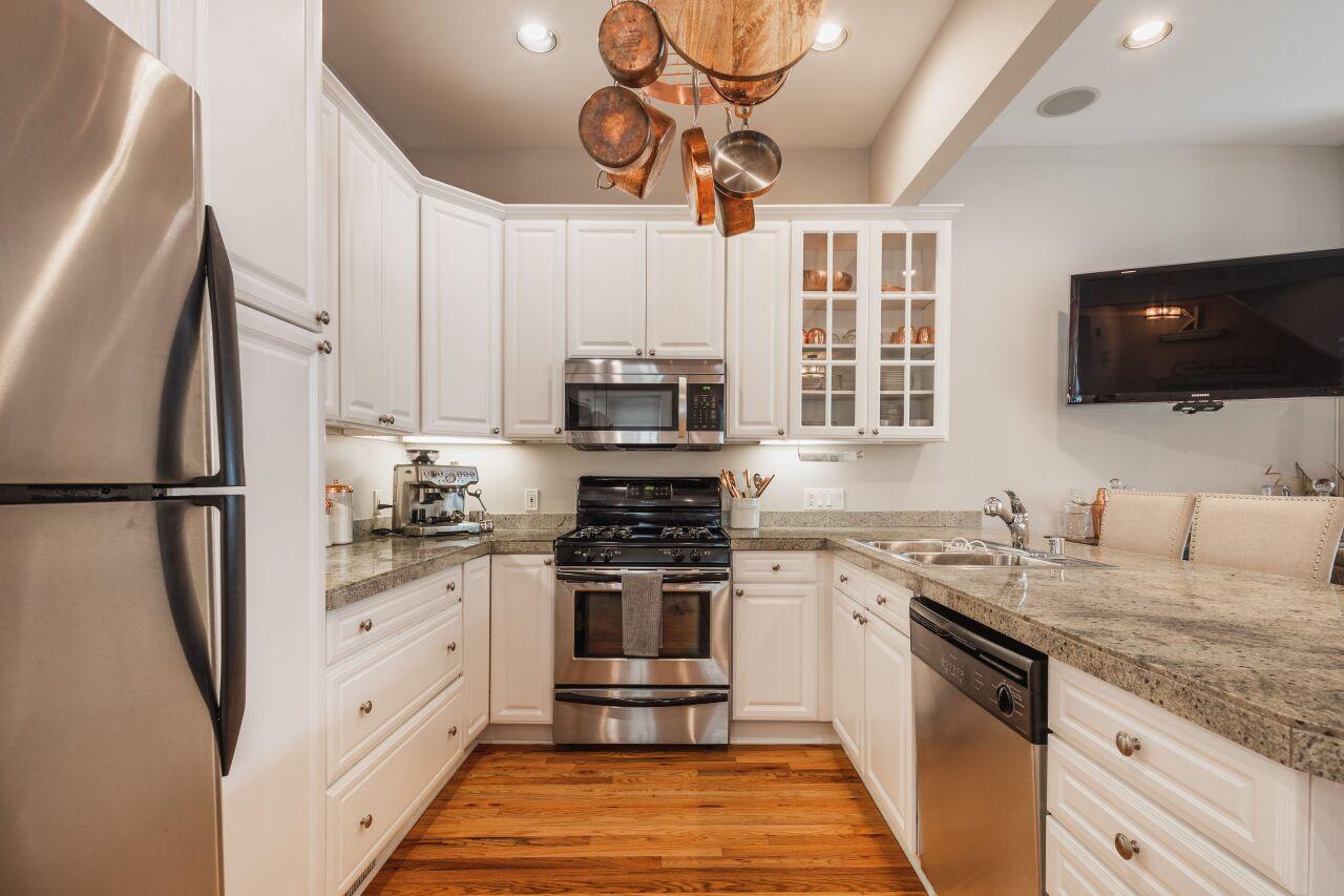 1675 North Franklin PLACE 1677