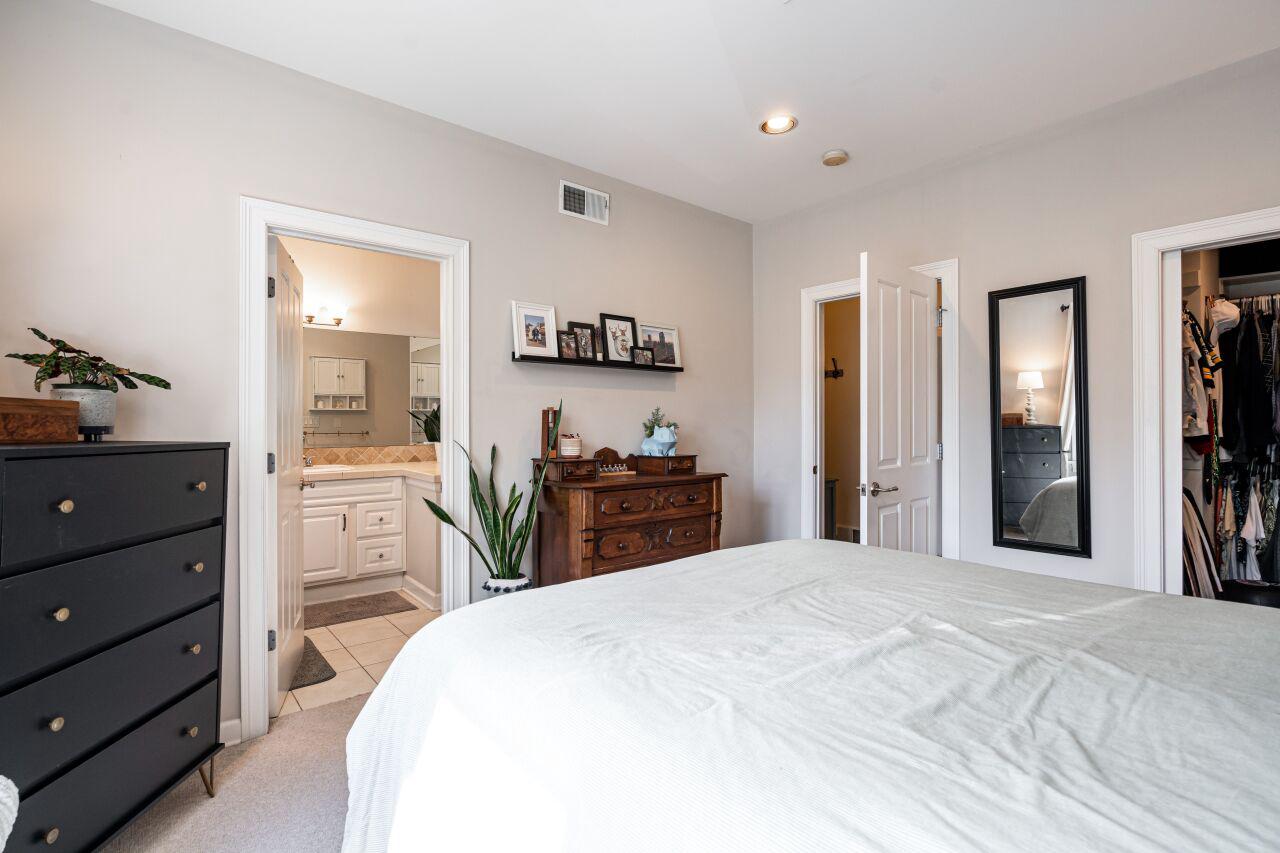 1675 North Franklin PLACE 1677