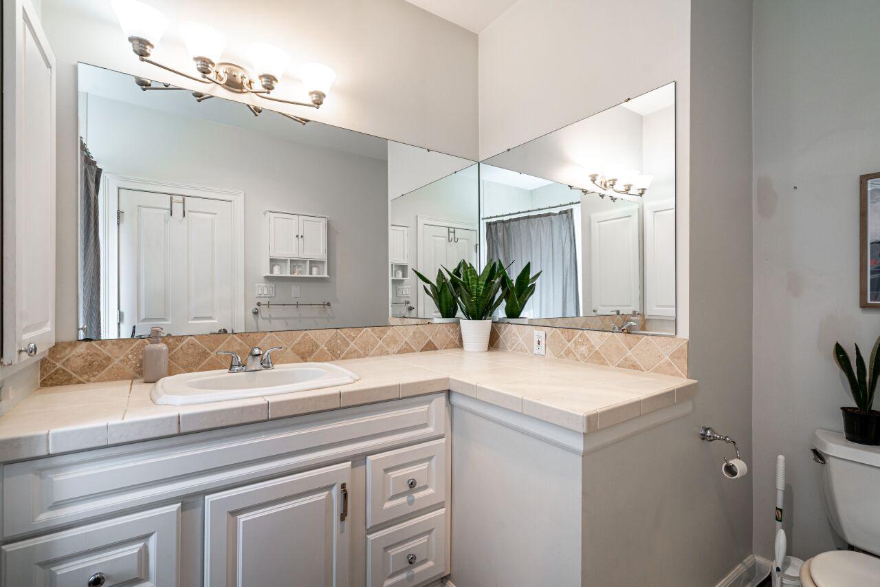 1675 North Franklin PLACE 1677