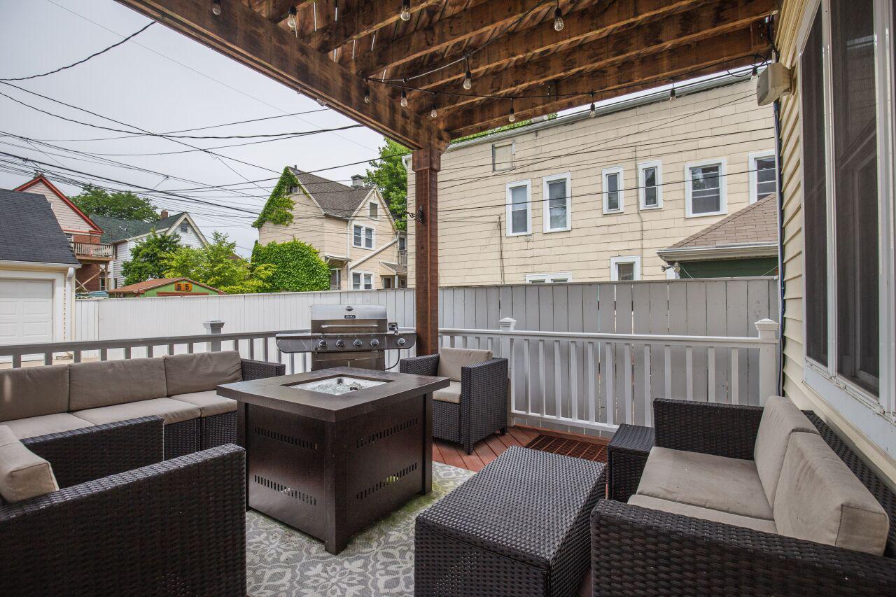 1675 North Franklin PLACE 1677