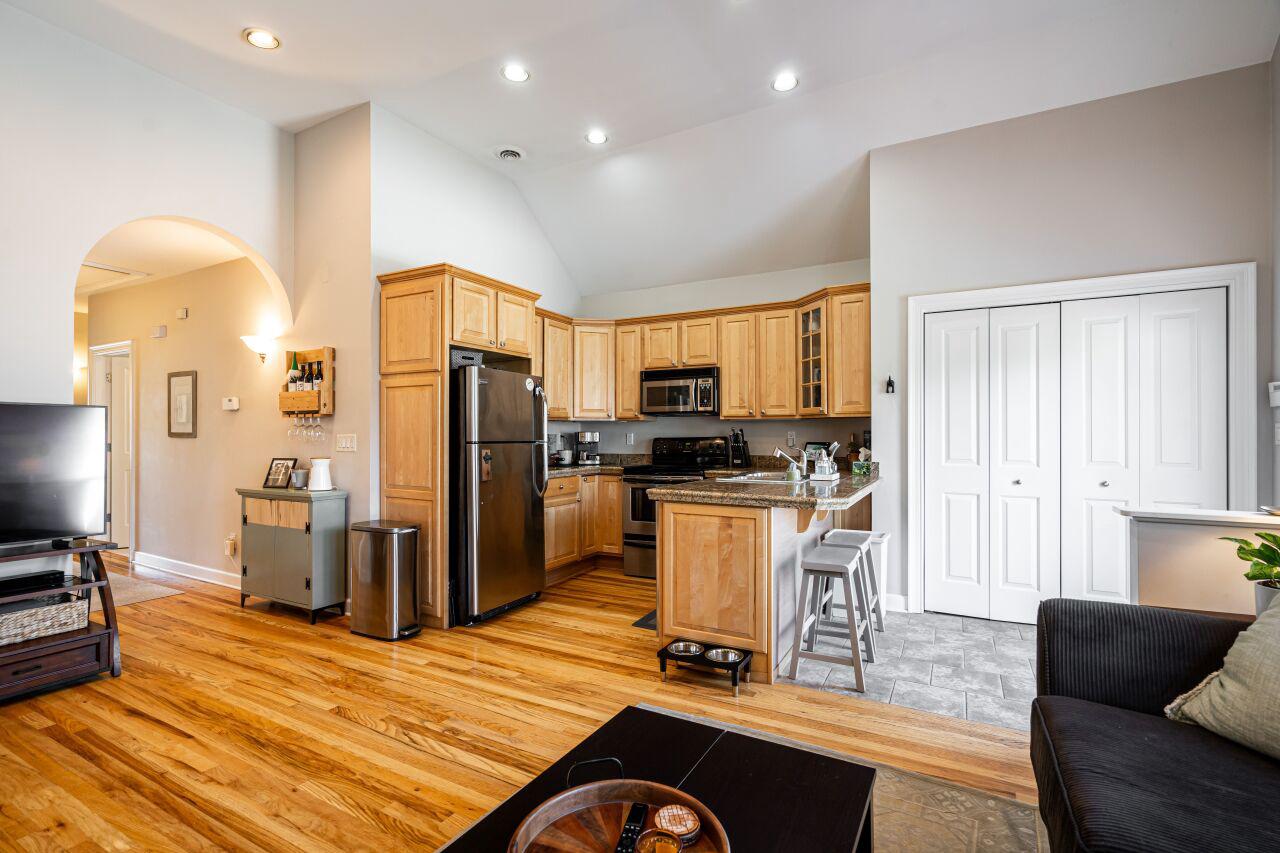 1675 North Franklin PLACE 1677