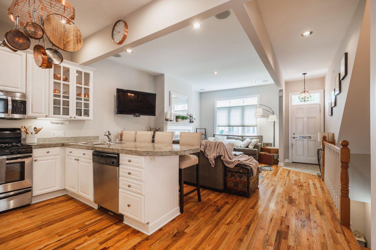 1675 North Franklin PLACE 1677