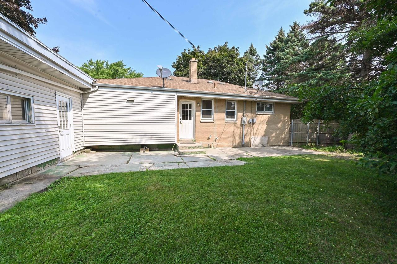 7637 West Allerton AVENUE WEST West