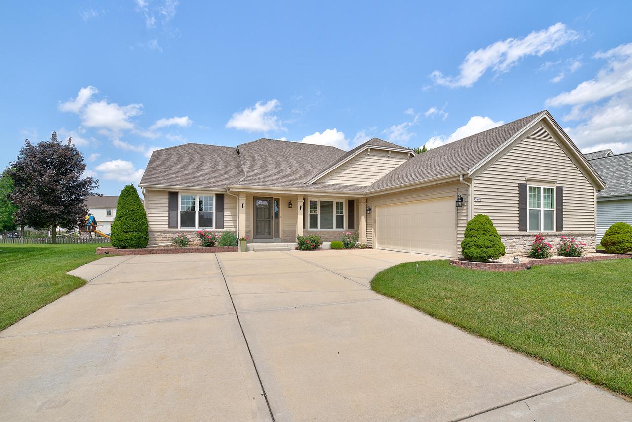 3919 Stillwater CIRCLE