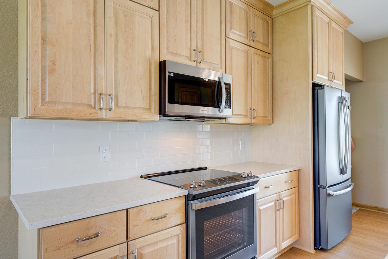 3919 Stillwater CIRCLE