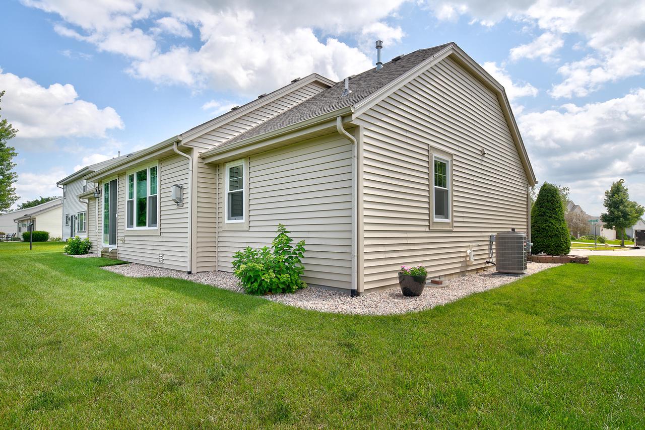 3919 Stillwater CIRCLE