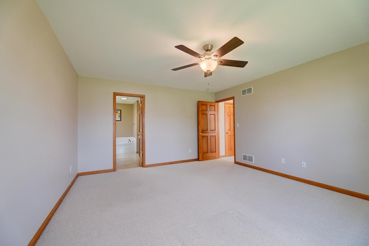 3919 Stillwater CIRCLE