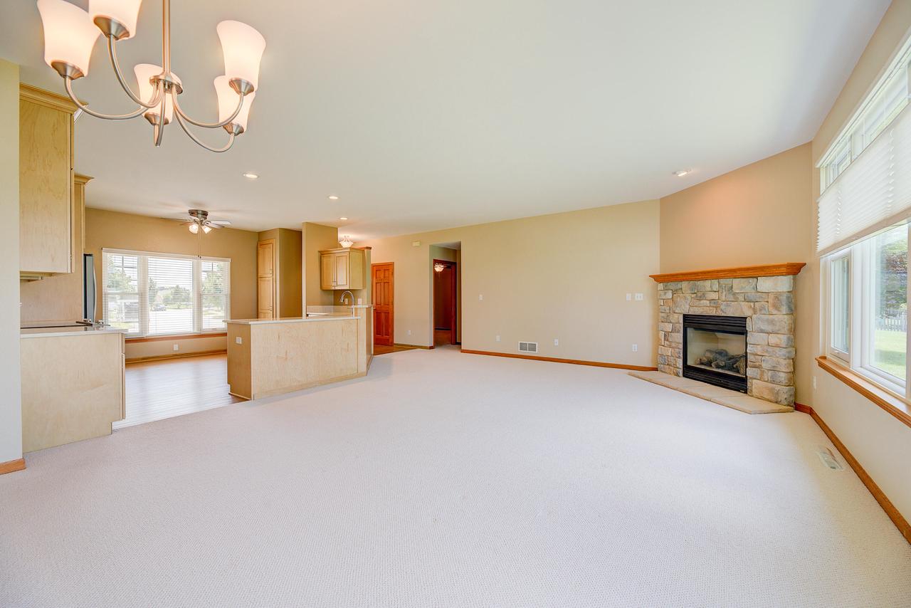 3919 Stillwater CIRCLE