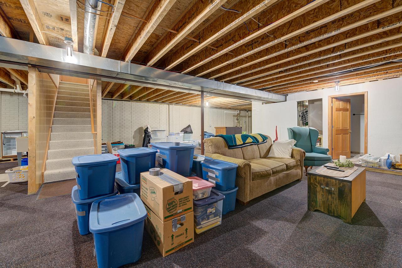 3919 Stillwater CIRCLE