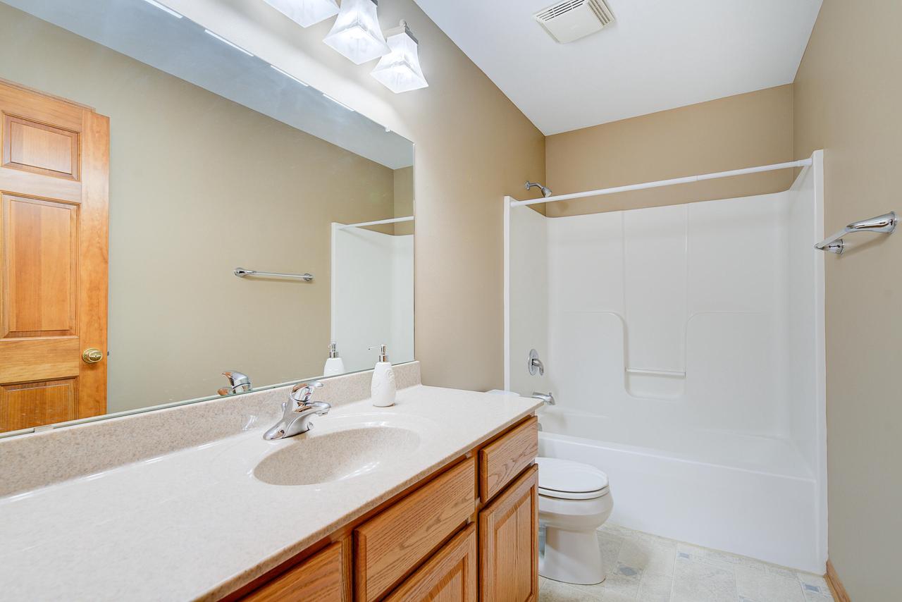 3919 Stillwater CIRCLE