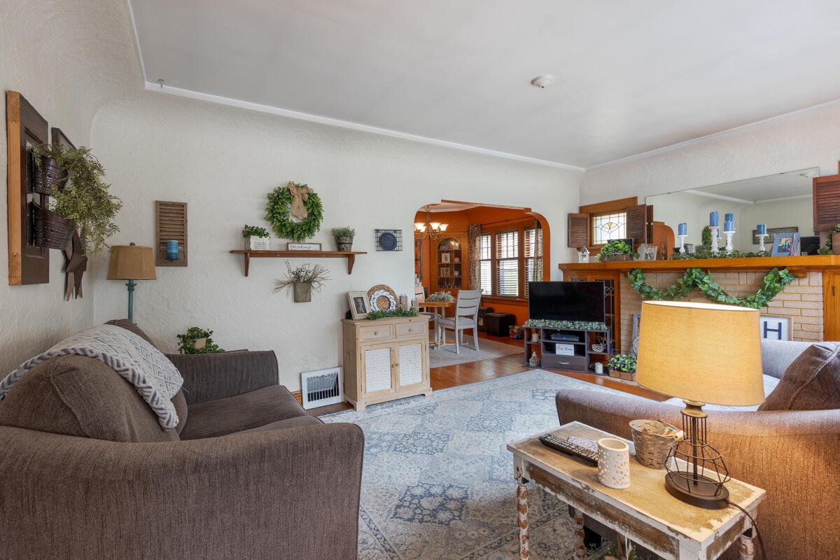 6636 West Chambers STREET