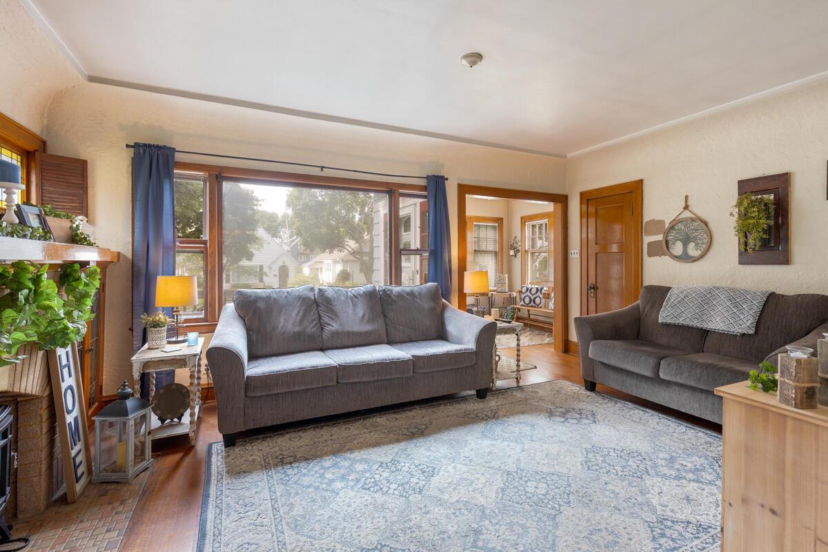 6636 West Chambers STREET