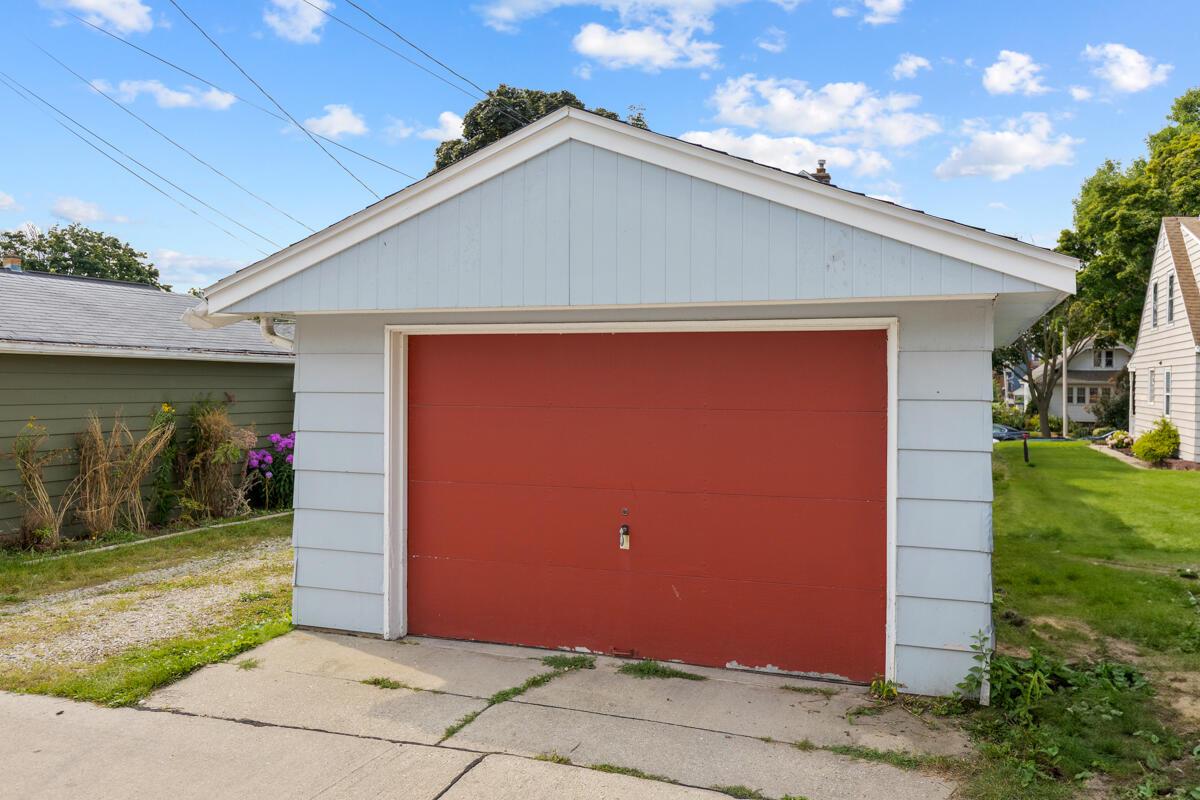 6636 West Chambers STREET