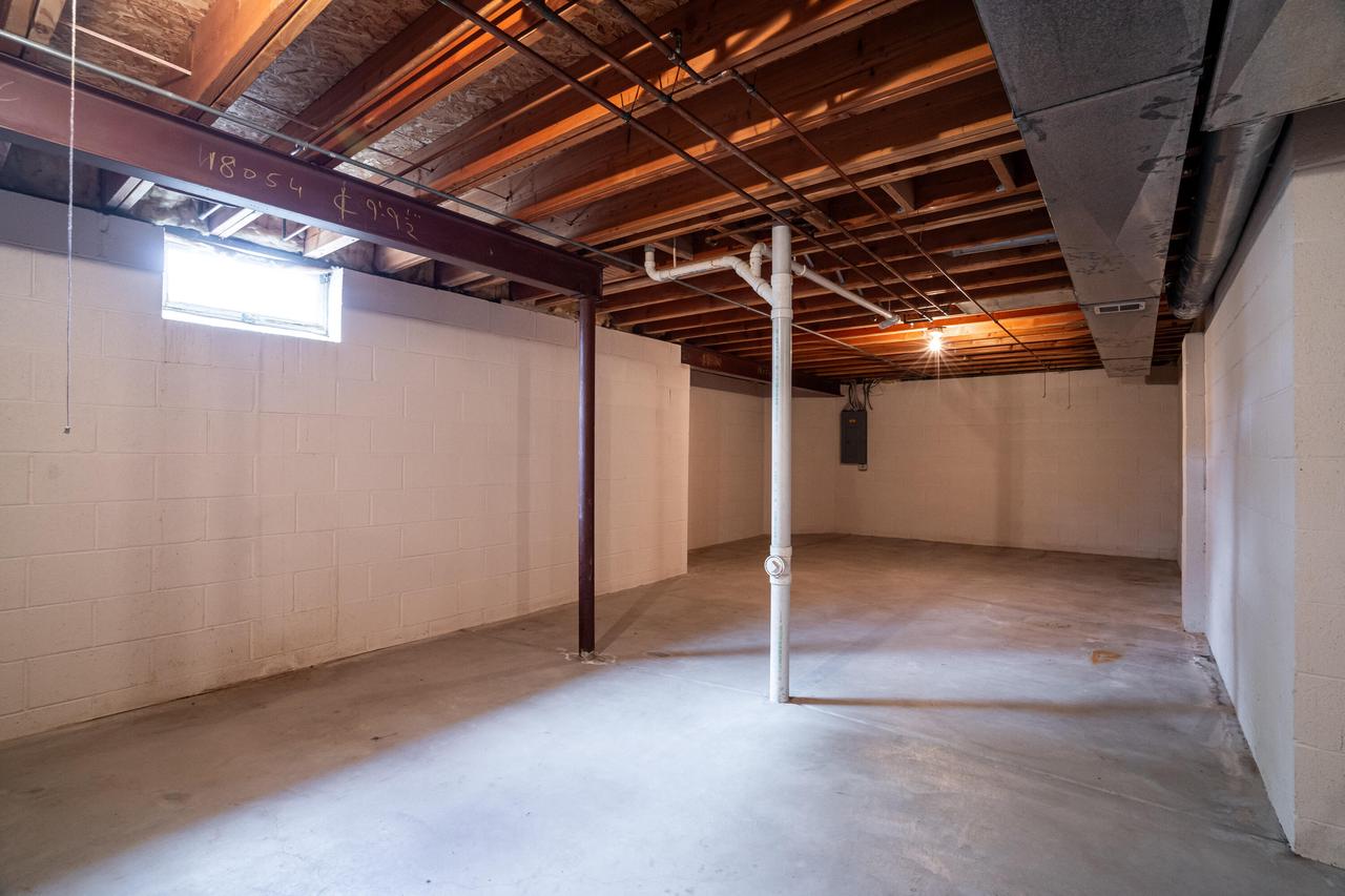 W172N4873 Greenview AVENUE