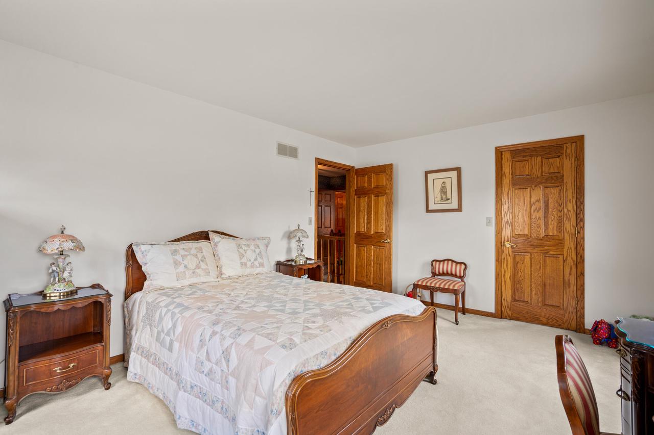 W172N4873 Greenview AVENUE