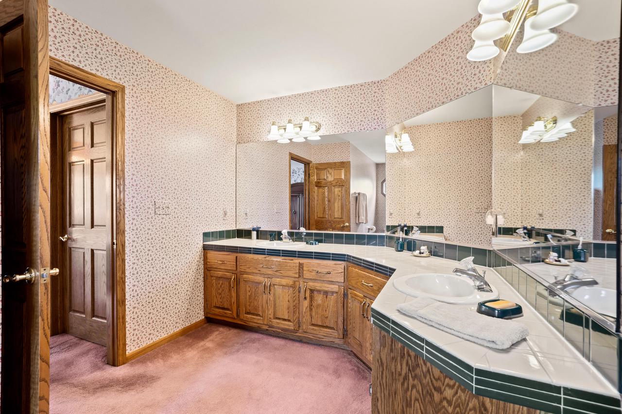 W172N4873 Greenview AVENUE