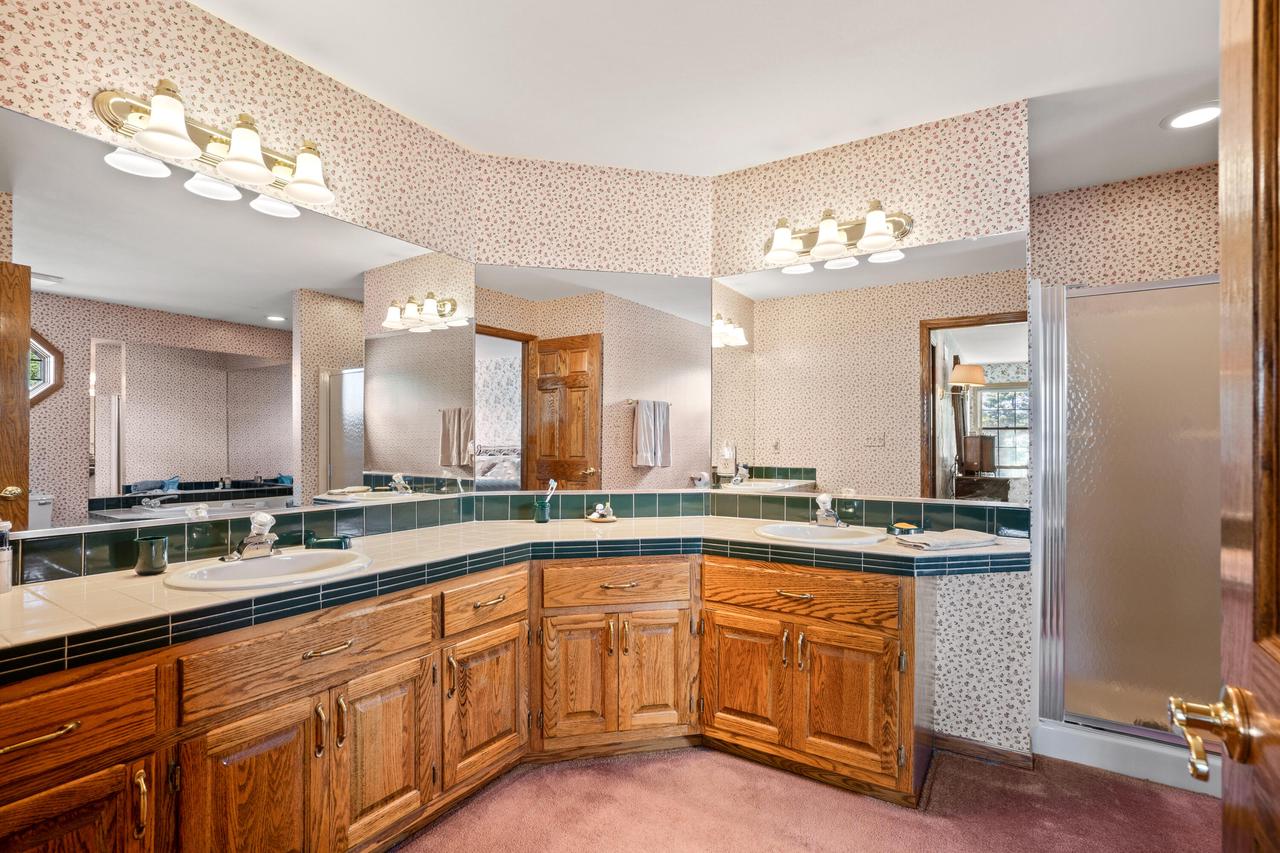 W172N4873 Greenview AVENUE