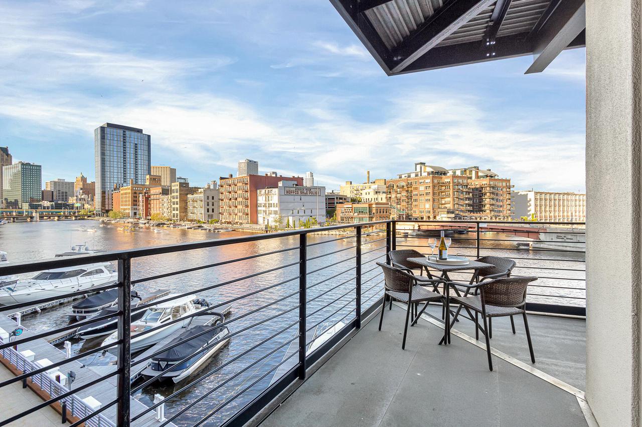 106 West Seeboth STREET 311