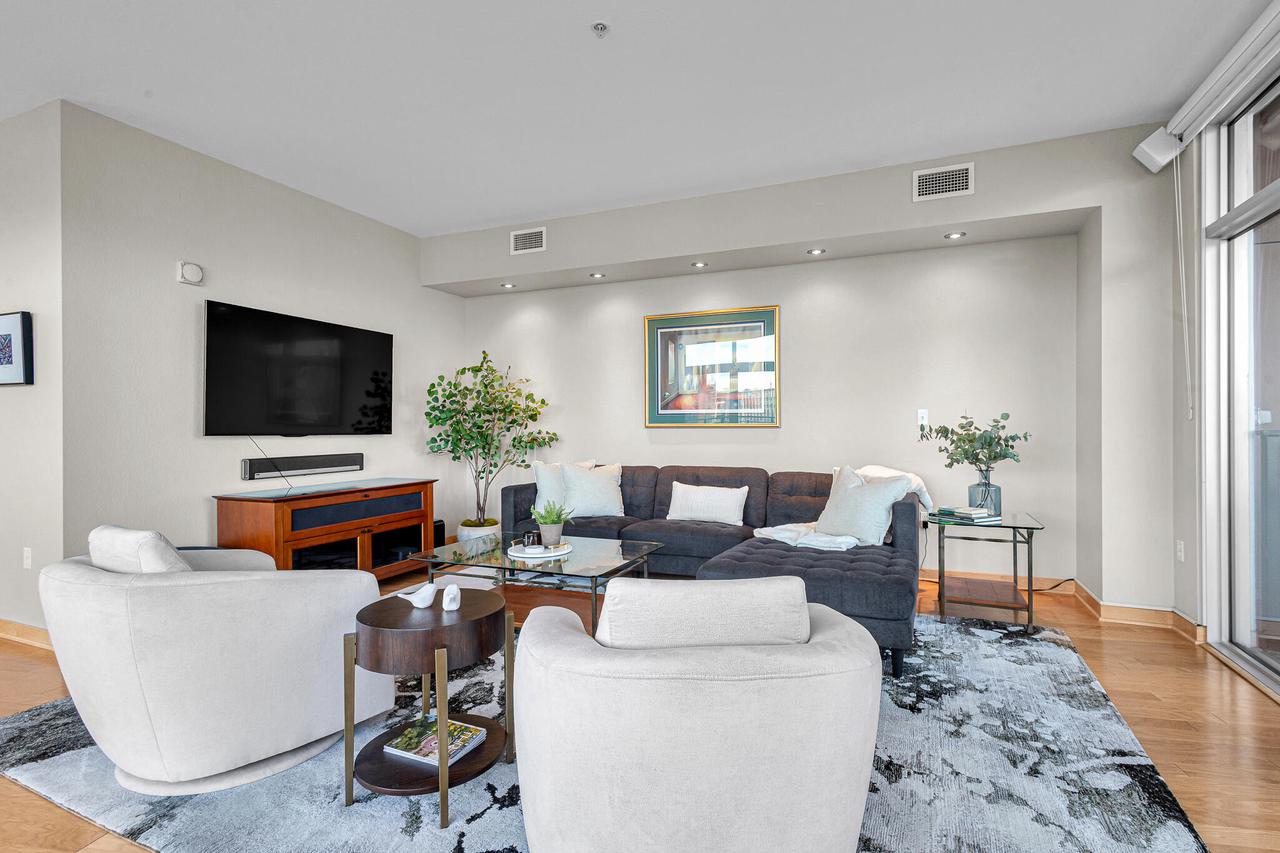 106 West Seeboth STREET 311