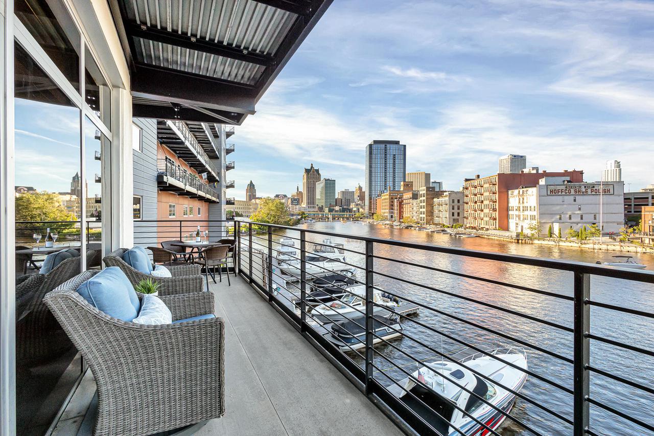 106 West Seeboth STREET 311