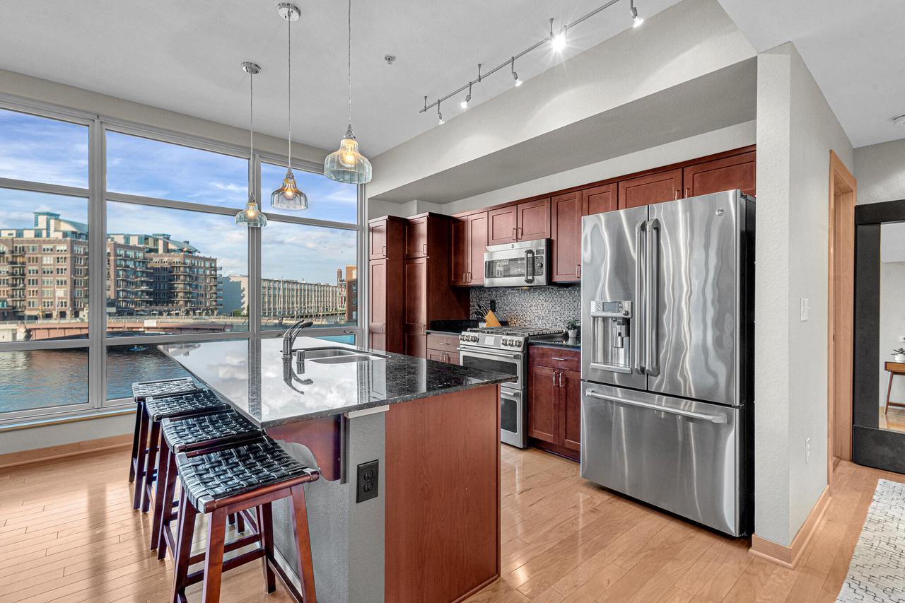 106 West Seeboth STREET 311