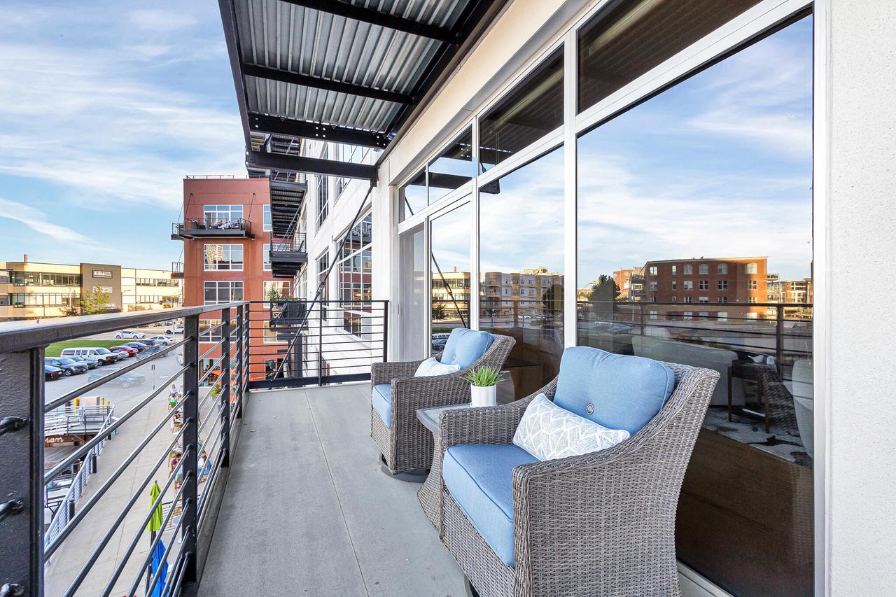 106 West Seeboth STREET 311