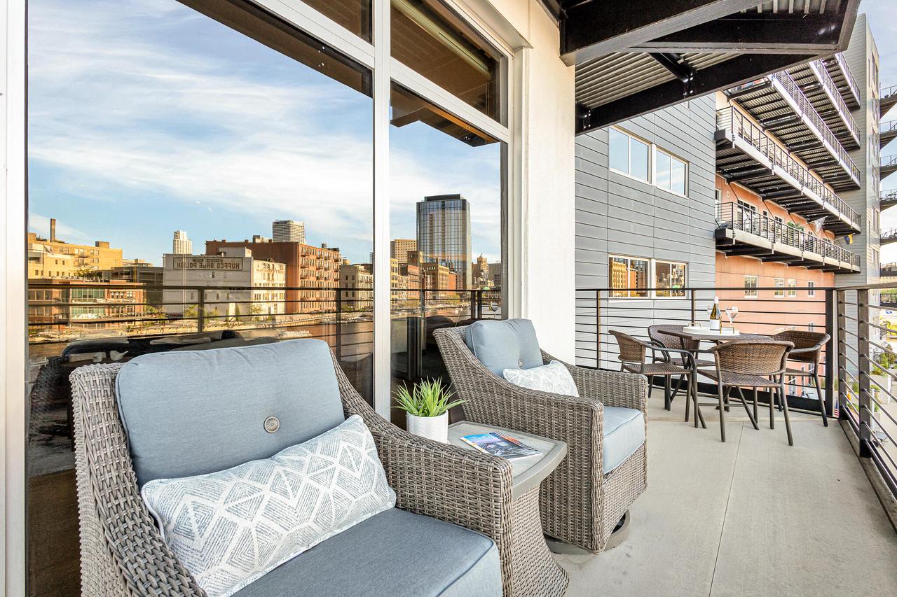 106 West Seeboth STREET 311