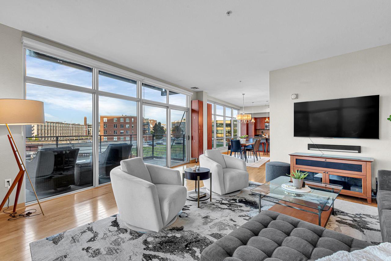 106 West Seeboth STREET 311