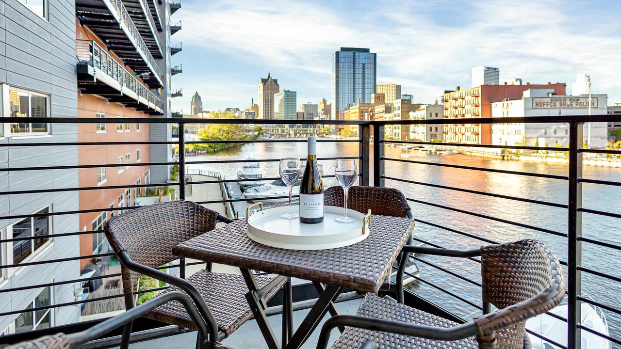 106 West Seeboth STREET 311