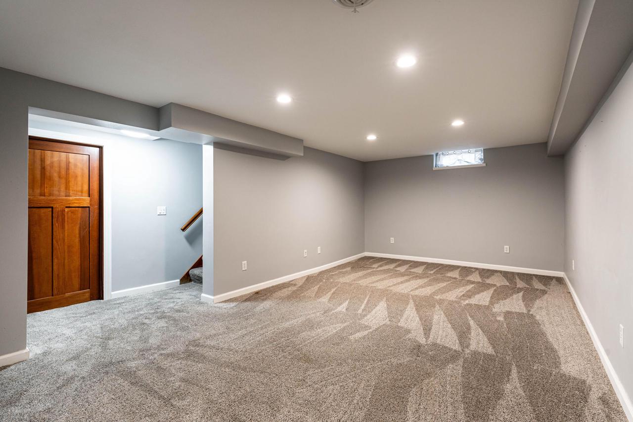 7128 West Stevenson STREET