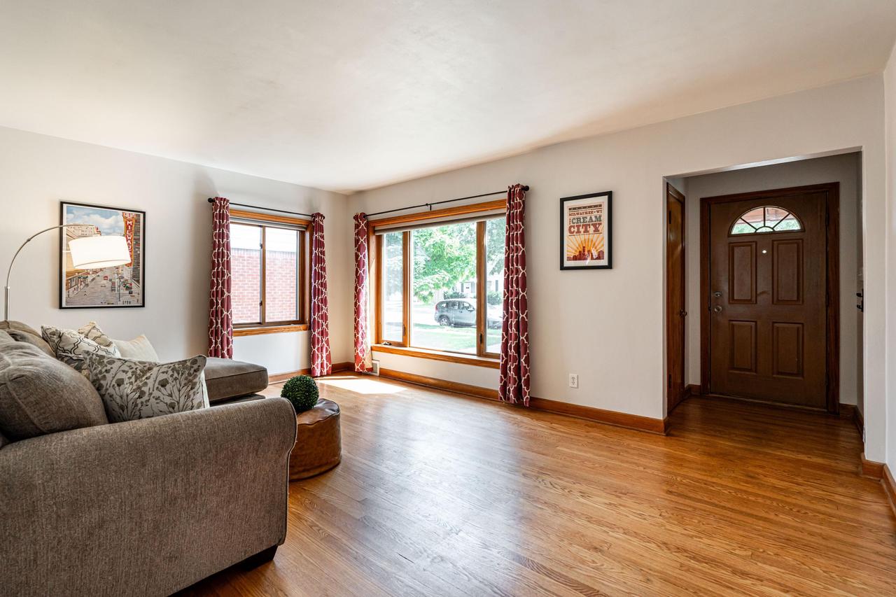 7128 West Stevenson STREET