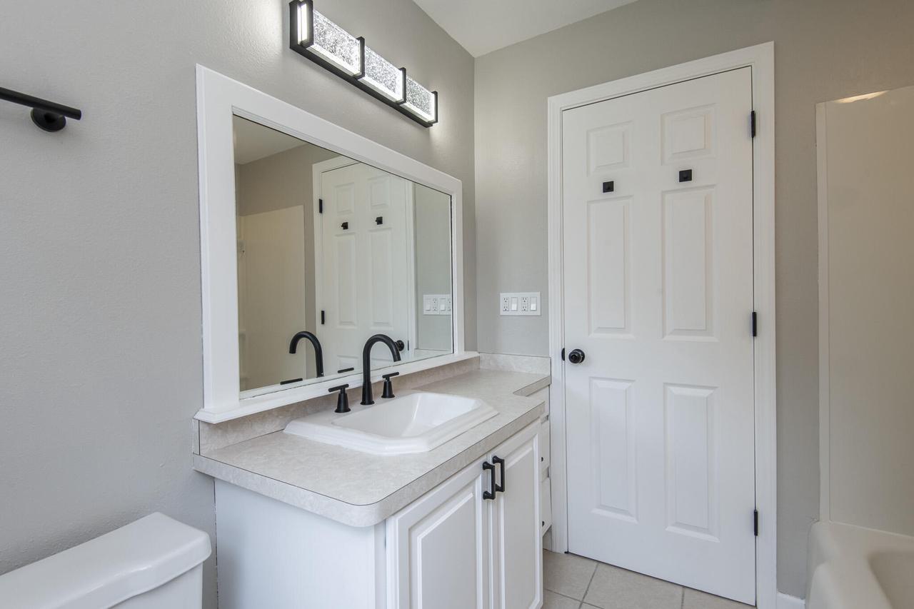 W264N2847 Prospect AVENUE