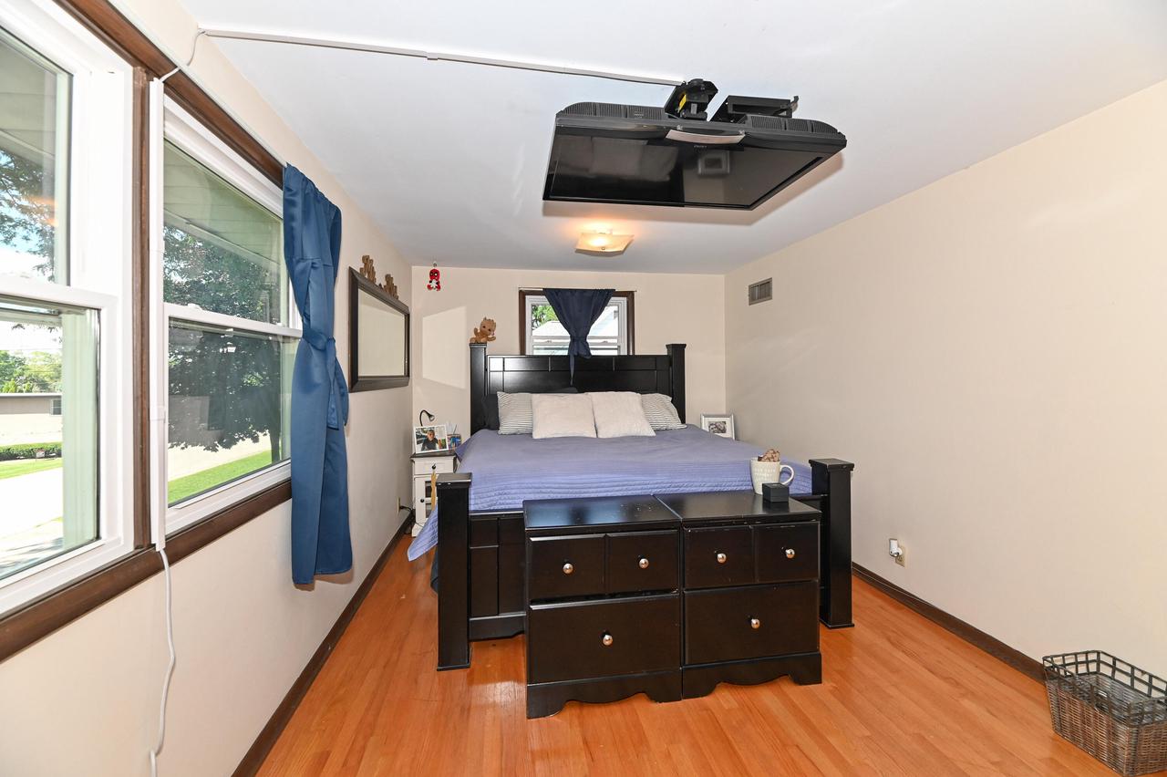 10522 West Parnell AVENUE WEST West 10524