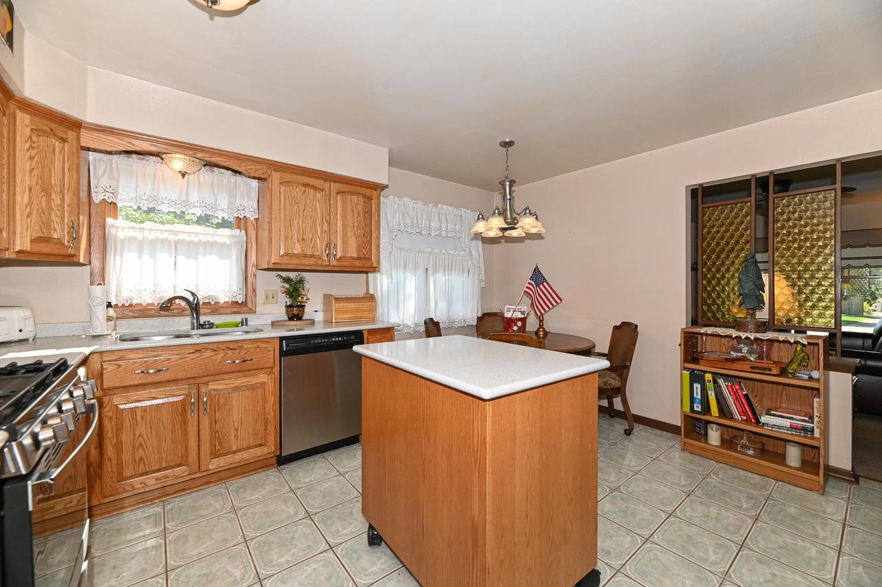 10522 West Parnell AVENUE WEST West 10524