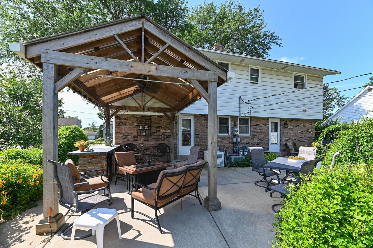 10522 West Parnell AVENUE WEST West 10524