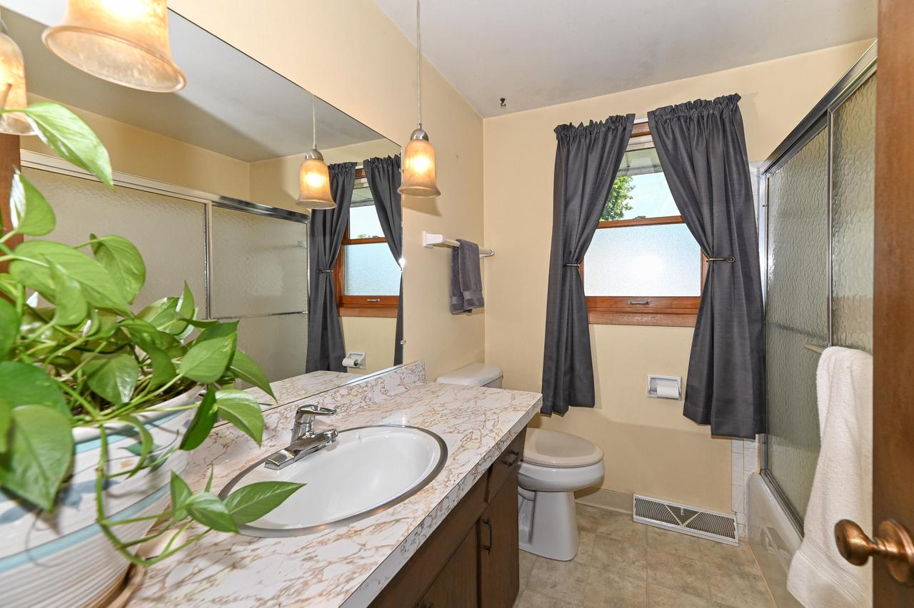 10522 West Parnell AVENUE WEST West 10524